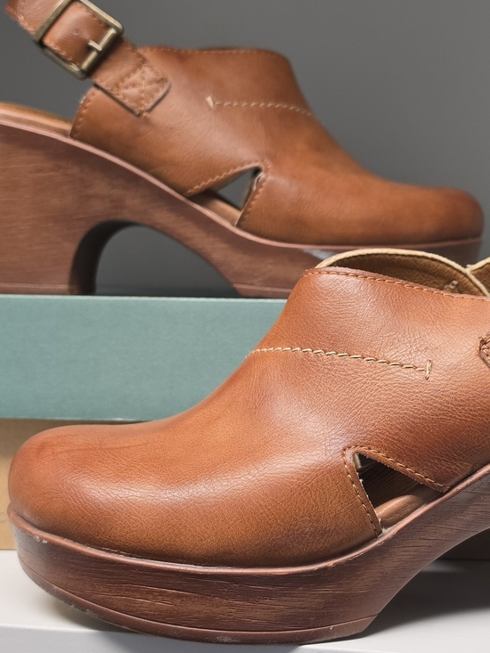 boc Shoes - boc Women's Brown Leather Clog Heels